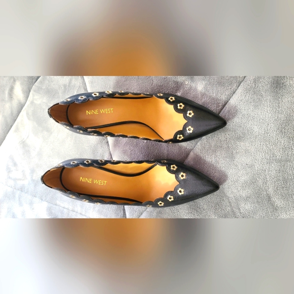 Nine west size 8.5 black and gold accent heels